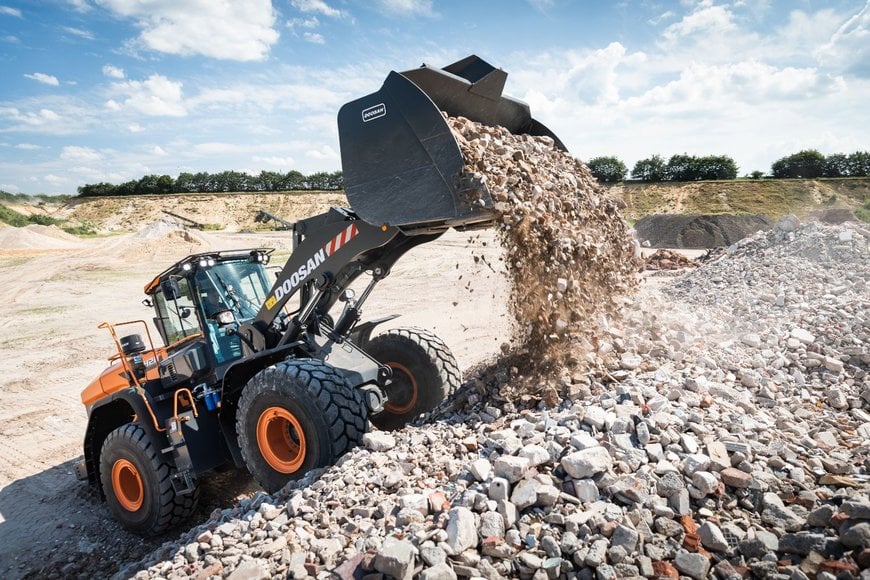 DOOSAN LAUNCHES NEW DL420-7 STAGE V WHEEL LOADER